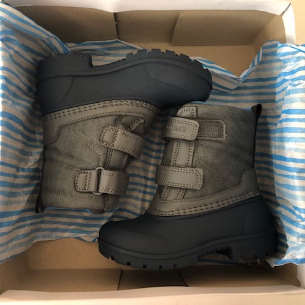 CARTERS Deltha Lug Sole Boot. Waterproof snow boot for boy or girl. Size: 7, 9 - Picture 3 of 11